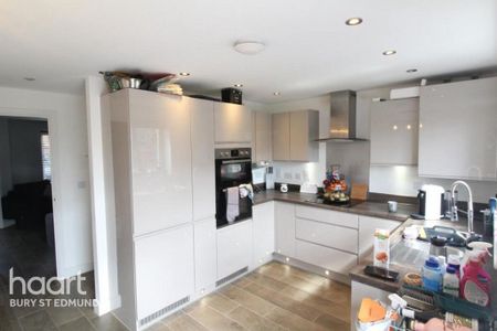 3 bedroom end of terrace house to rent - Photo 5