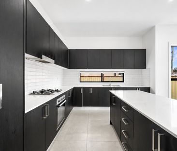 SPACIOUS FIVE-BEDROOM FAMILY HOME WITH MODERN COMFORT & STYLE - Photo 6