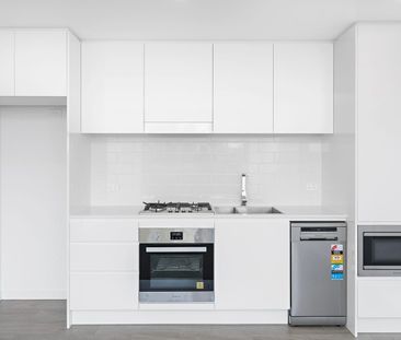Stylish and bright unit close to the shopping heart - Photo 2