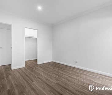 Brand New Street Front Villa! - Photo 3