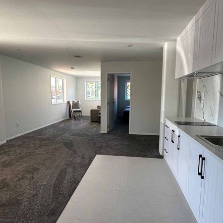 Furnished Immaculate Apartment - Photo 3