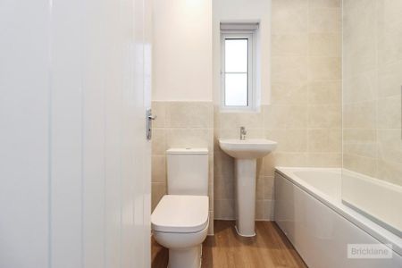 2 bedroom end of terrace house to rent - Photo 5