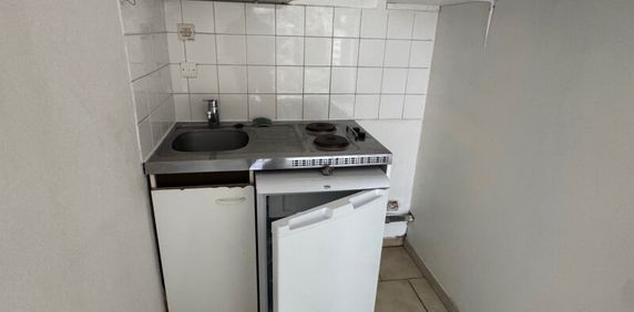 Location Appartement 1 pièce 15m² ORLEANS 45000 - Photo 2