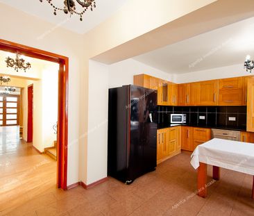 Vila D+P+2 cu 5 camere, garaj si curte de inchiriat in Galati - Fotografie 6