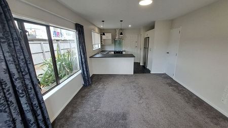 Close to city. 3 Bedrooms - Photo 2