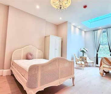 Lichfield Gardens, Richmond, TW9 - Photo 1