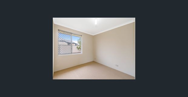 SPACIOUS 4-BEDROOM HOME OPPOSITE PARKLANDS - Photo 1