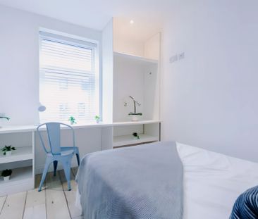 5 Bed 2 Bath - Photo 4