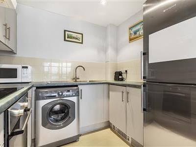 Lombard Road, SW11 - Photo 1