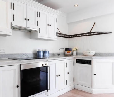 Bondi Pacific -Beachside Pad | Fully Furnished - Photo 5