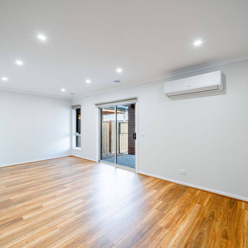 Comfortable Living with Style - Photo 1