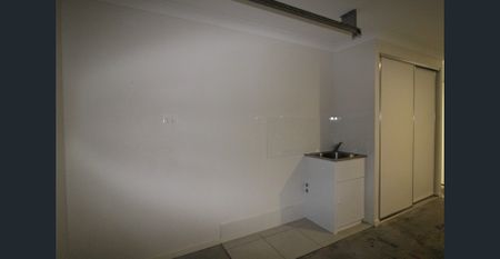 Space, Style, Sophistication - Photo 4