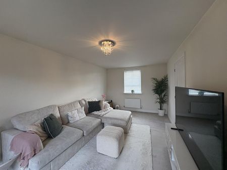 3 bedroom detached house to rent - Photo 2