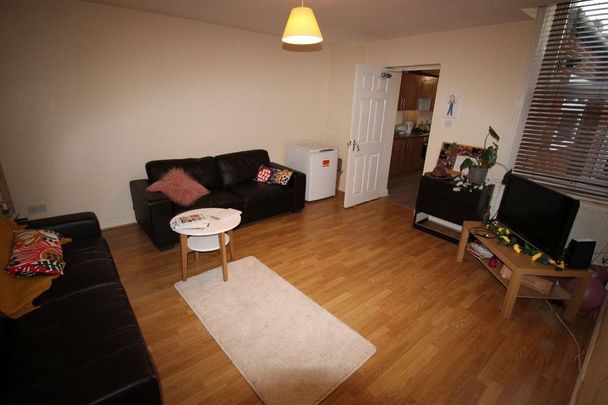 5 bedroom flat to rent - Photo 1