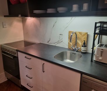 Classic Apartment Modern Day Living - Photo 3