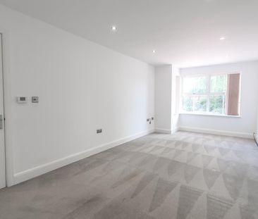 Picardy Close, Dobbs Weir, Hoddesdon - Photo 2