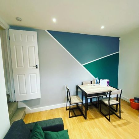 4 bedroom terraced house to rent - Photo 3