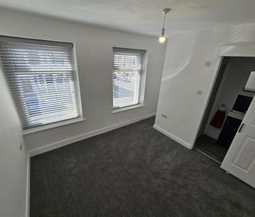 3 bedroom end of terrace house to rent - Photo 1