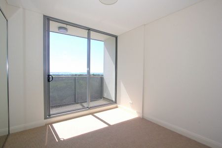 Gorgeous 3 Bedroom Apartment - Photo 2