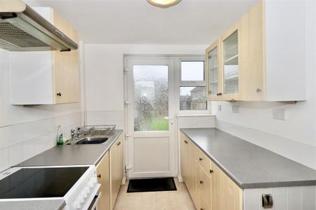 3 bedroom detached house to rent - Photo 5