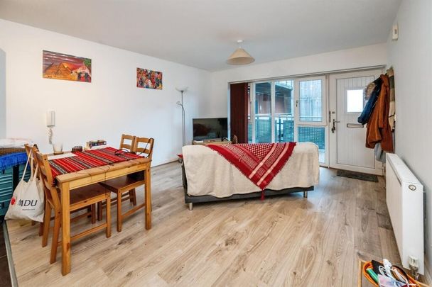 1 Bed Flat, Buttonbox, B18 - Photo 1