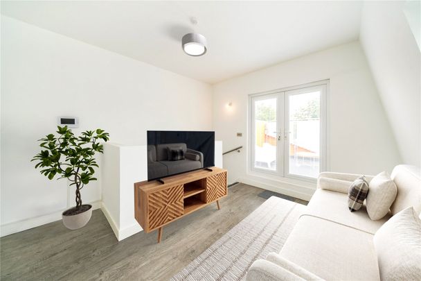 Southcroft Road, SW17, London - Photo 1