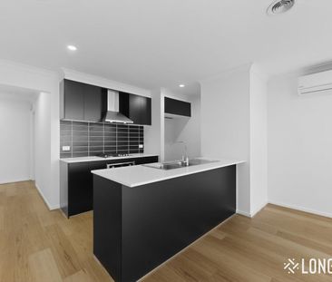 Modern Family Living in Rockbank - Photo 4