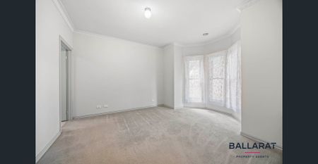 Three Bedroom, Two Bathroom, Double Garage in Central Location - Photo 2