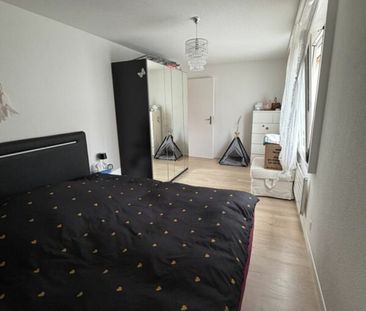 Schöne 4,5Zi Garten-Wohnung mit Sitzplatz - Photo 3