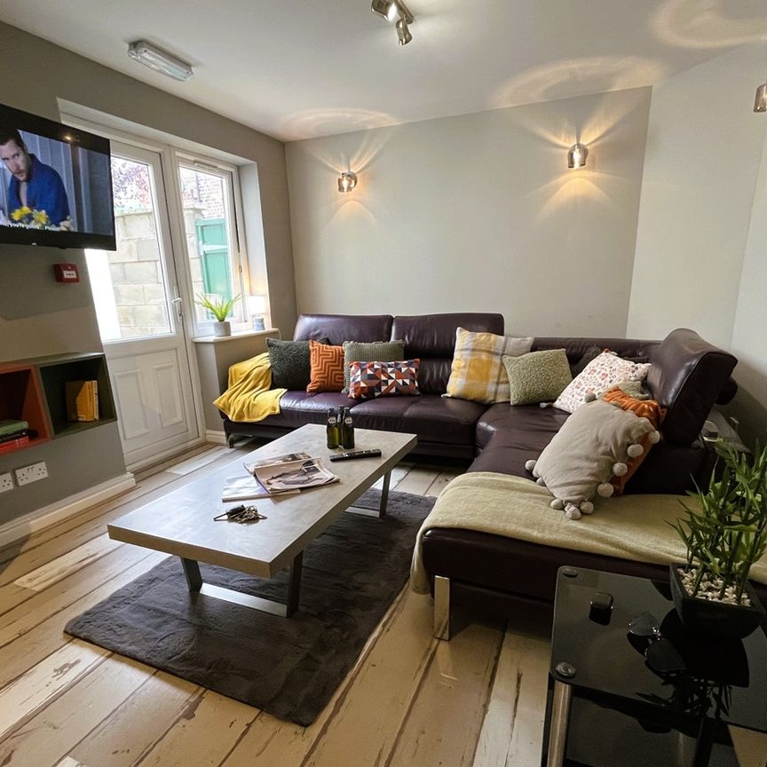 5 Bed Terraced House, Blantyre Road, L15 - Photo 1