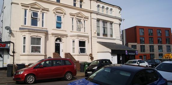 1 bedroom flat to rent - Photo 2