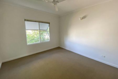 BREEZY 2 BEDROOM UNIT! - Photo 4
