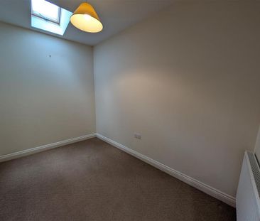 2 bedroom semi-detached house to rent - Photo 5