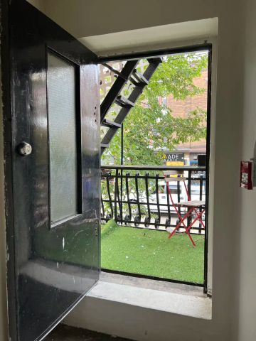 Gladstone Suites — 2 BEDROOM LARGE - Photo 2