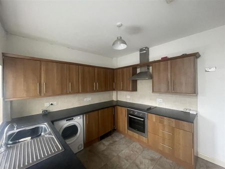 3 bedroom semi-detached house to rent - Photo 2