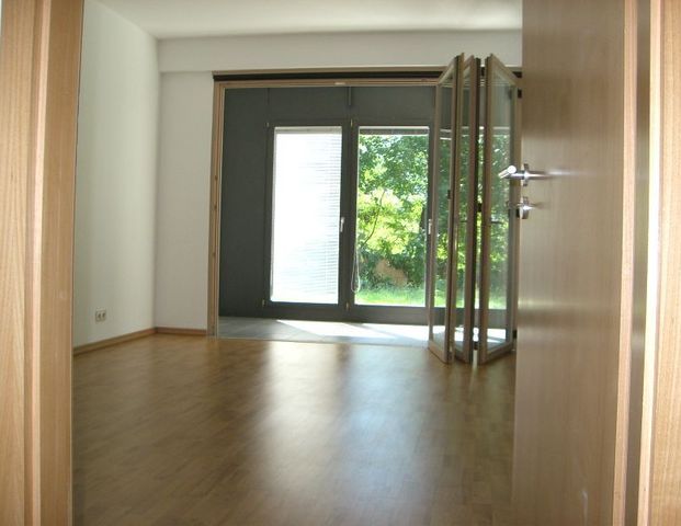 Saargemünder Str. 24-40, WE 05, Freundliche, helle 2-Zimmer-Wohnung mit Wintergarten und EBK - Photo 1
