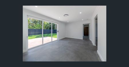 Stunning Renovated Home in Prime Leonay Locale - Photo 2