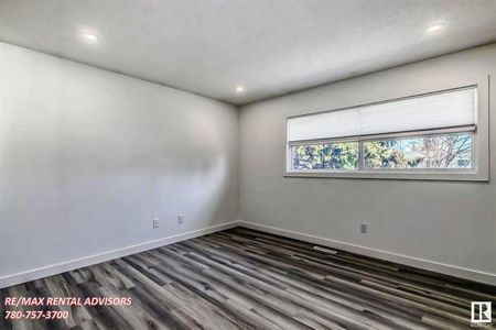 UPPER 9432 150 Avenue Northwest - Photo 5