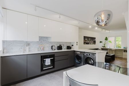 2 Bed Flat, Henley Drive, SE1 - Photo 3