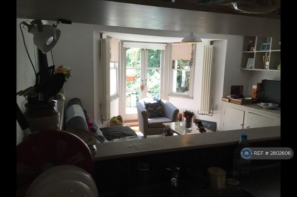 1 bedroom flat to rent - Photo 1