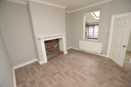2 Bedroom Terraced House - Photo 3