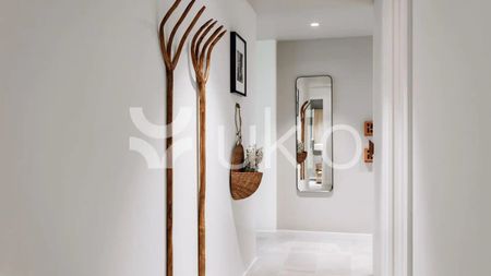 Barcelona Capital, Catalonia 08011 - Photo 4