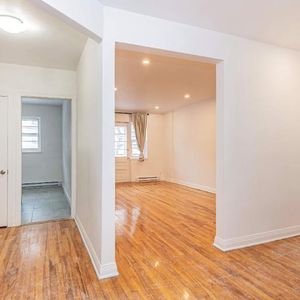 TRES GRAND 3 1/2 - 3485 ELLENDALE - RECEMMENT RENOVE - Photo 2