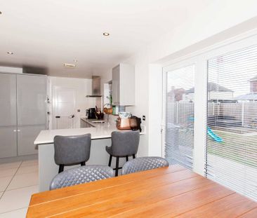 5 bedroom detached house to rent - Photo 3