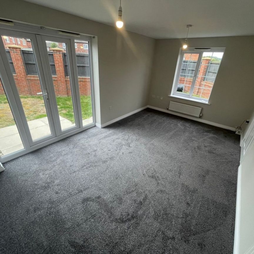 3 bed Town House - To Let - Photo 1