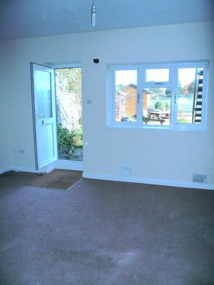 2 bedroom ground floor flat to rent - Photo 1