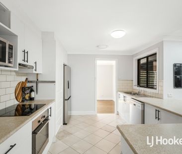 Beautiful 4 Bedroom Home with Swimming Pool! - Photo 6