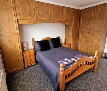 4 bedroom semi-detached house to rent - Photo 6