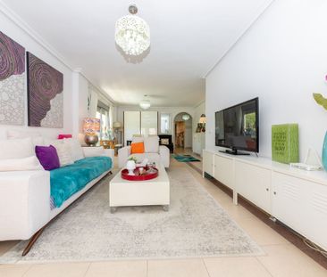 Apartment in Marbella, Costa del Sol - Photo 4