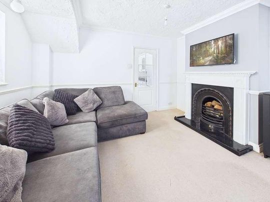 Third Avenue, Luton, LU3 - Photo 1